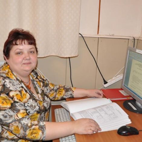 2. Наталья Гунаровна Верченко, старший помощник начальника отдела, организует мероприятия по комплексной защите сведений, составляющих государственную тайну.