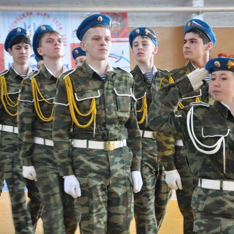 Юнармейцы Любинской СОШ №3 постоянно демонстрируют отличную военную выправку.